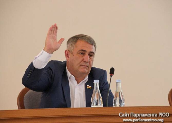 Депутат Александр Плиев